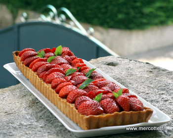 tarte_fraises_rhubarbe_amandes__2_.JPG
