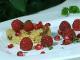 Un dessert facile de David Zuddas : Framboises, menthe, grenade en vinaigrette, semoule.. sans glace faute de temps ! 