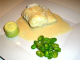 Dos de cabillaud rôti aux févettes, sauce et flans à l'ail