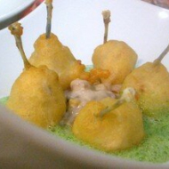Beignets de grenouilles purée d'ail et noix
