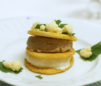 Oeuf mollet sur son nid croustillant, crème de chou-fleur de