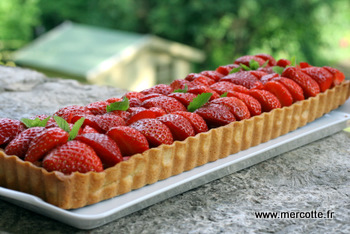 tarte_fraises_rhubarbe_amandes.JPG