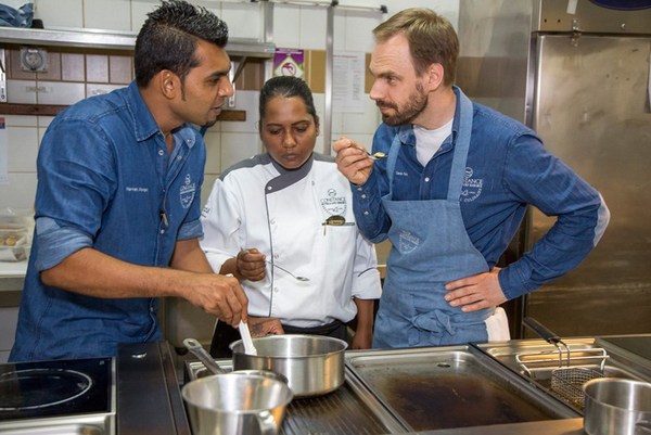 festival_culinaire_bernard_loiseau_second_day_trial_denis_feix_and_team.jpg