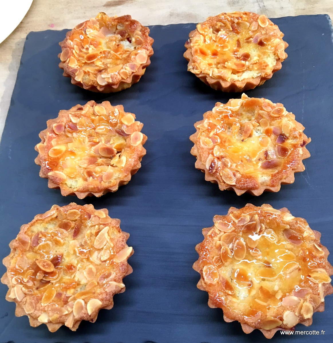 La Tarte Cyrano Le Meilleur Patissier Celebrites Episode 3 Les Gateaux Du Cinema Et Toujours Un Peu Des Coulisses Du Tournage La Cuisine De Mercotte Macarons Verrines Et Chocolat