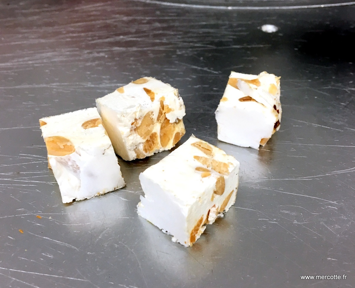 Nougat tendre à la coupe amandes caramel