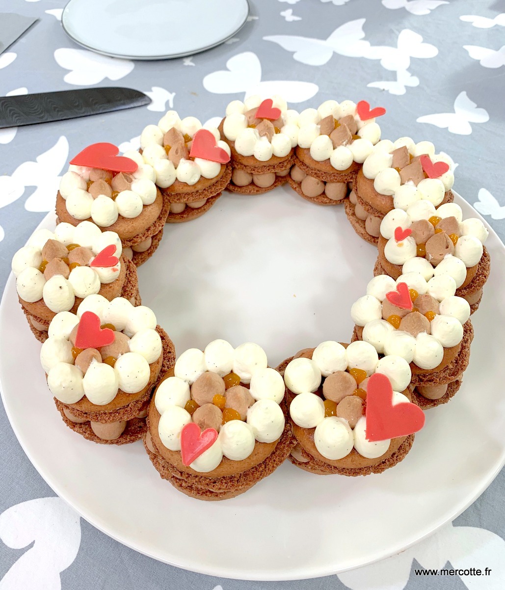 Gâteau en forme de boule de Noël façon pinata : découvrez les recettes de  cuisine de Femme Actuelle Le MAG