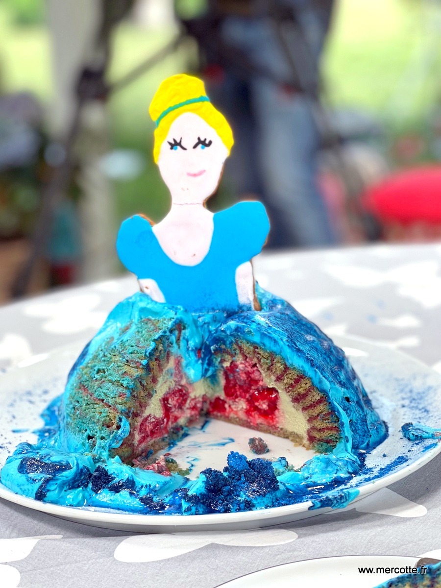 Gâteau d'anniversaire Cendrillon, gâteau princesse Cendrillon en pâte à  sucre - Super Gâteaux