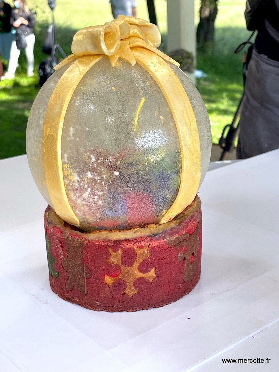 Gâteau boule de neige { cake snow globe } - Il était une fois La kuisine  de Céline