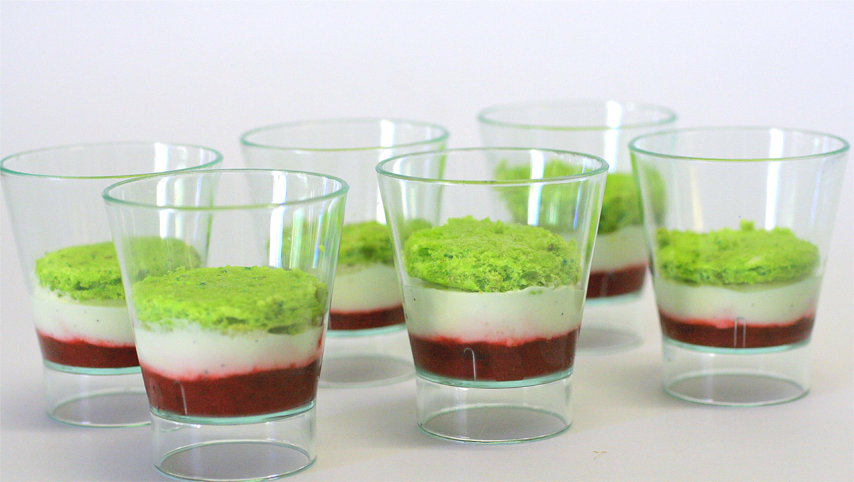 Несладкие десерты. Веррин с тунцом. Огуречные веррины. Салаты в шотах. Верины фото.